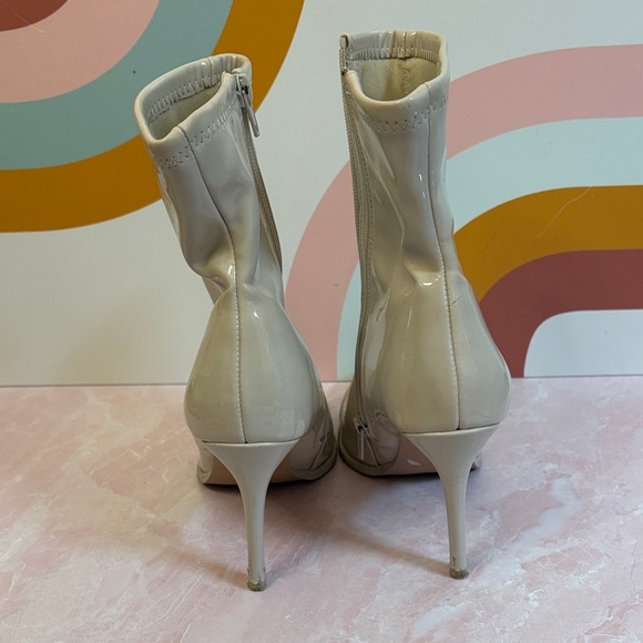 Steve Madden Glossy Cream Heeled Boots - Picture 4 of 6
